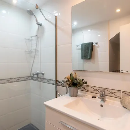 Wonderful 1 Bedroom Communal Heated Pool